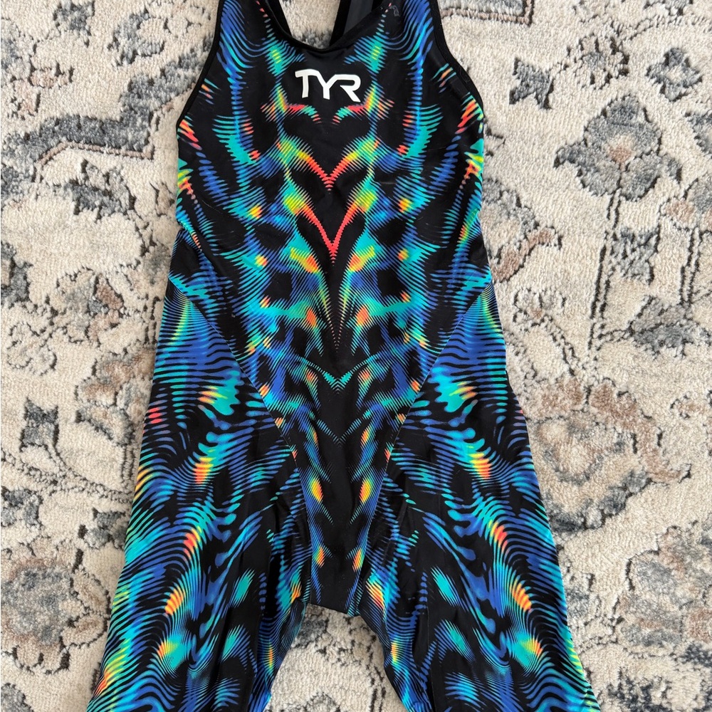 TYR Venzo 22